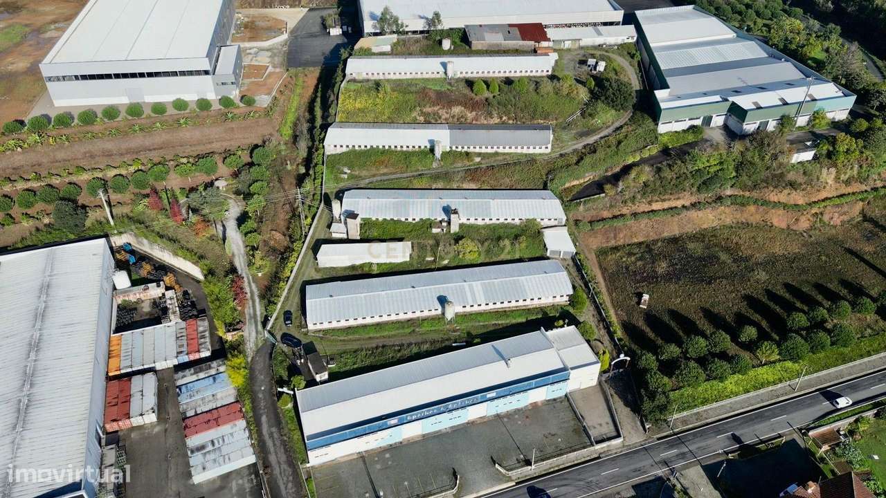Lote 12.750 m² com 5 Armazéns | Acesso imediato à A41 | Oportunidade Ú-9