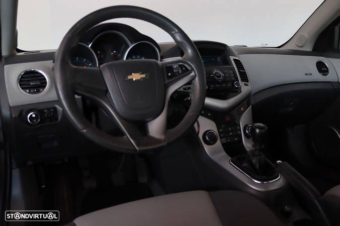 Chevrolet Cruze 1.6 LS - 5