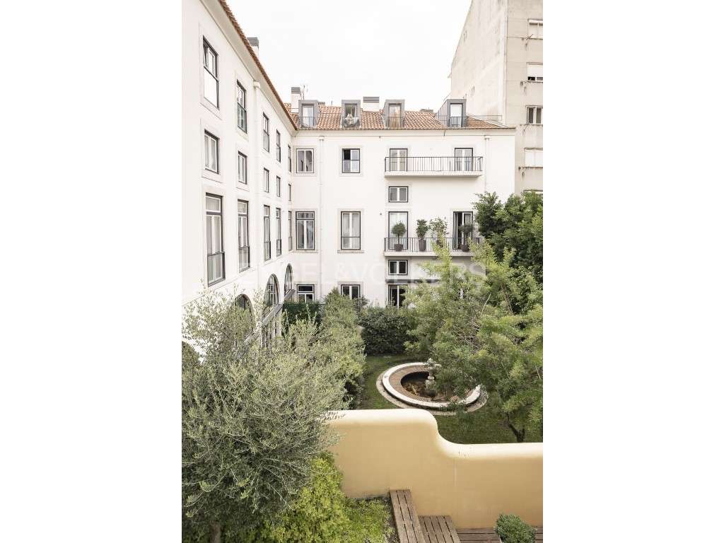 Elegante e luminoso T1 com Estacionamento junto ao Campo Mártires d... - Grande imagem: 3/28