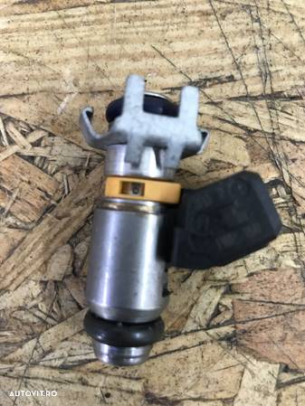 Injector Fiat 500 1.2 benzina 2013 - 1