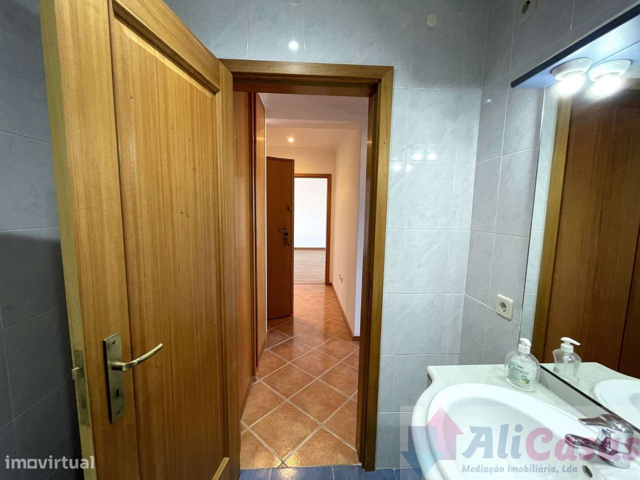 **Excelente Apartamento T2 C/Ampla varanda em Localização Privilegia-17