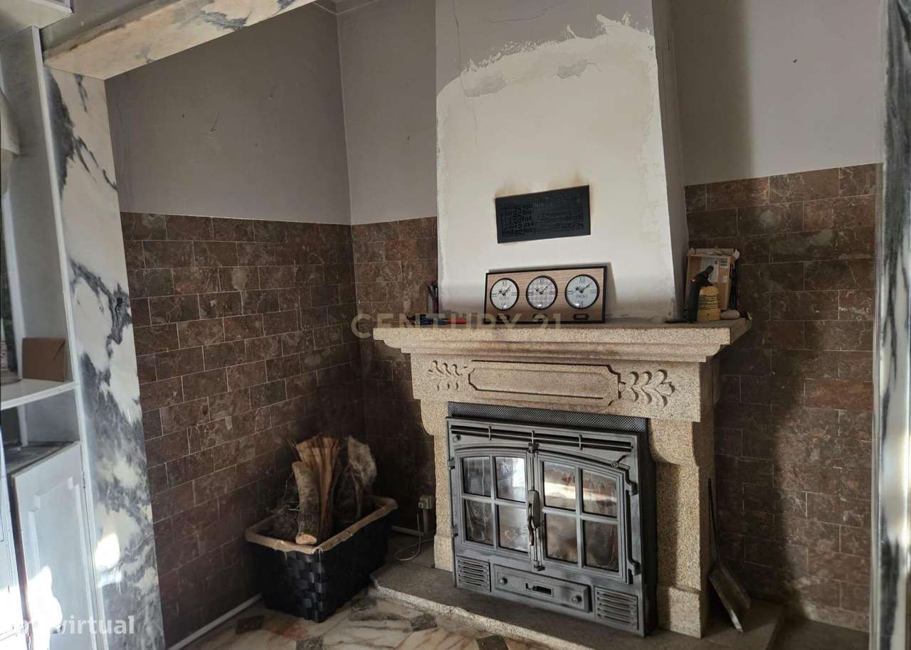 Moradia T4 pronta a habitar no centro de Alcains - Grande imagem: 5/23