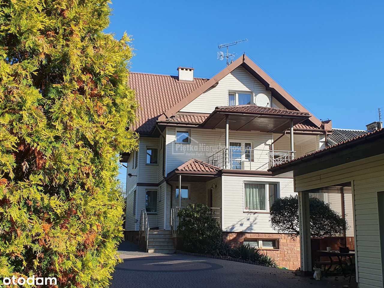 Dom 340m2 przy Puszczy Kampinoskiej + budynek usługowy 280m2-12