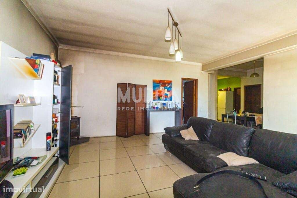 Moradia BI-FAMILIAR com amplas varandas-31