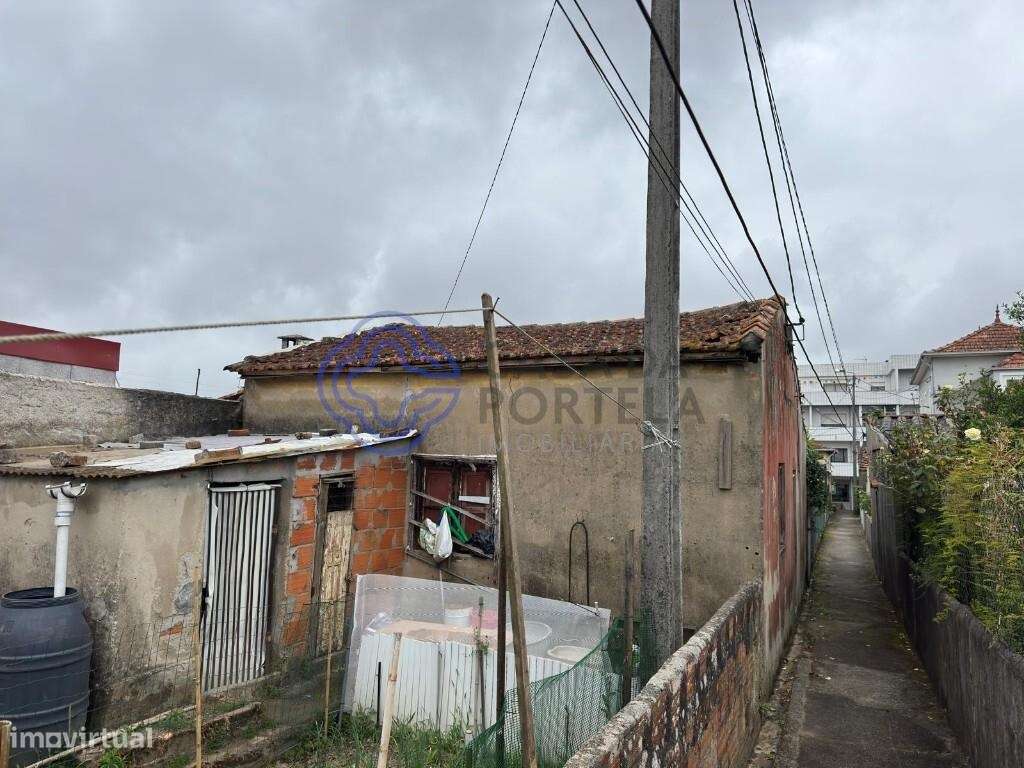 Moradia Térrea com Terreno, Anexos e Poço – Ideal para Reabilitação - Grande imagem: 5/9