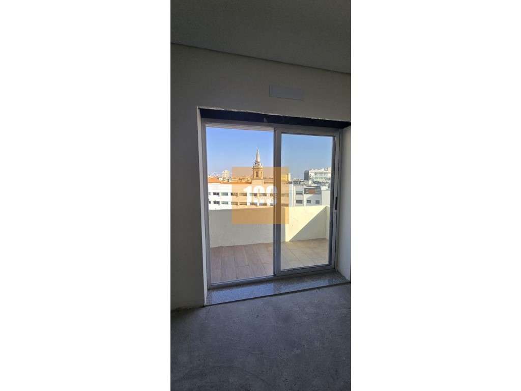 T0 novo com varanda - Almada Living - Grande imagem: 4/40