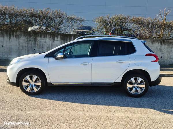 Peugeot 2008 1.2 PureTech Allure - 4