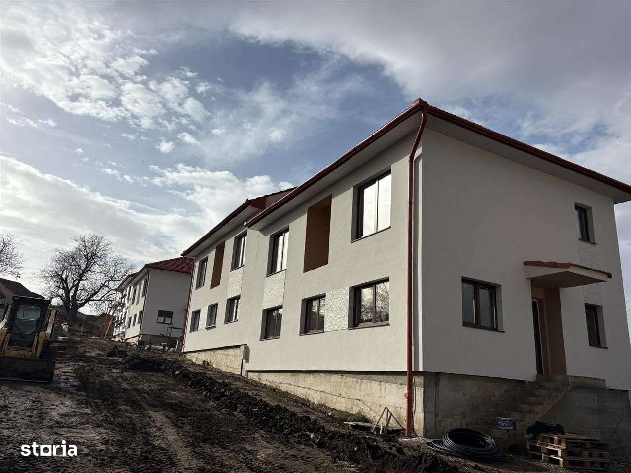 Casa de vanzare - 4 camere - 2 bai - teren 300 mp - Sura Mica-0