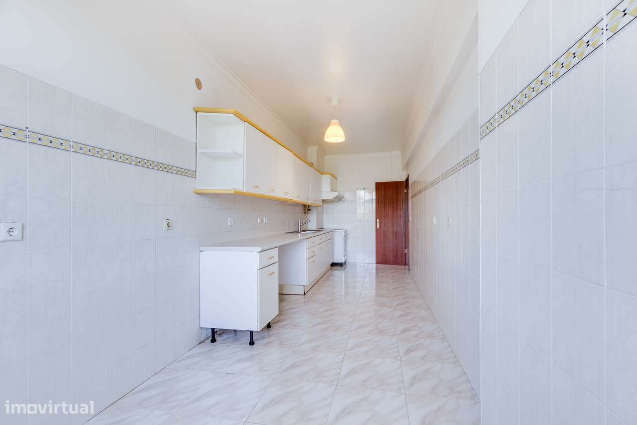 APARTAMENTO T3 | 121 M² | RUA DAS AMOREIRAS | CORROIOS - Grande imagem: 4/28