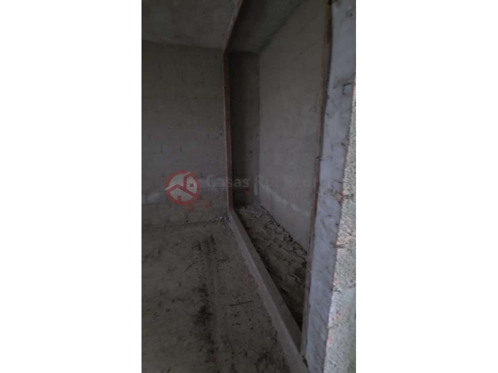 Terreno urbano com 1214m², com moradia edificada.-8