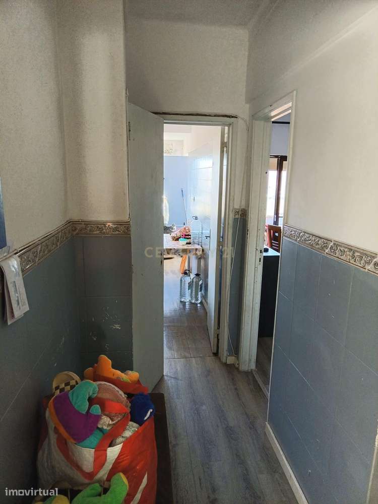 T3 com Sótão Amplo e Potencial para Duplex — Torre da Marinha-15
