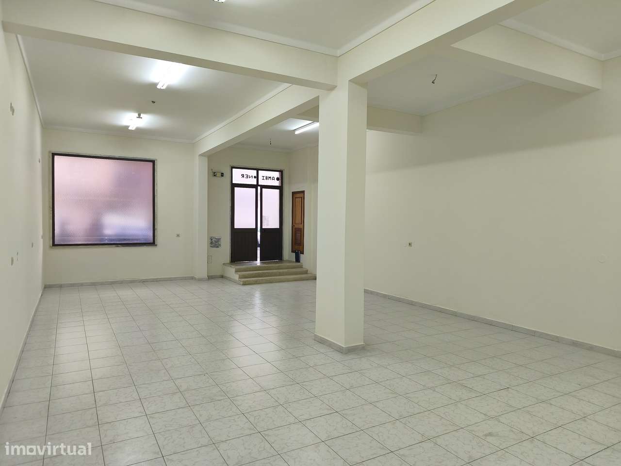 Loja no Casal do Cotão, Bem Conservada, Saída de fumos, 2 WCs, Montra.-8