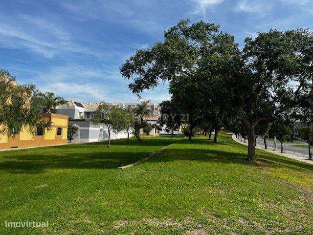 Lote com 607m2 para construção de moradia  com piscina, de 369  m2,  p - Grande imagem: 2/31