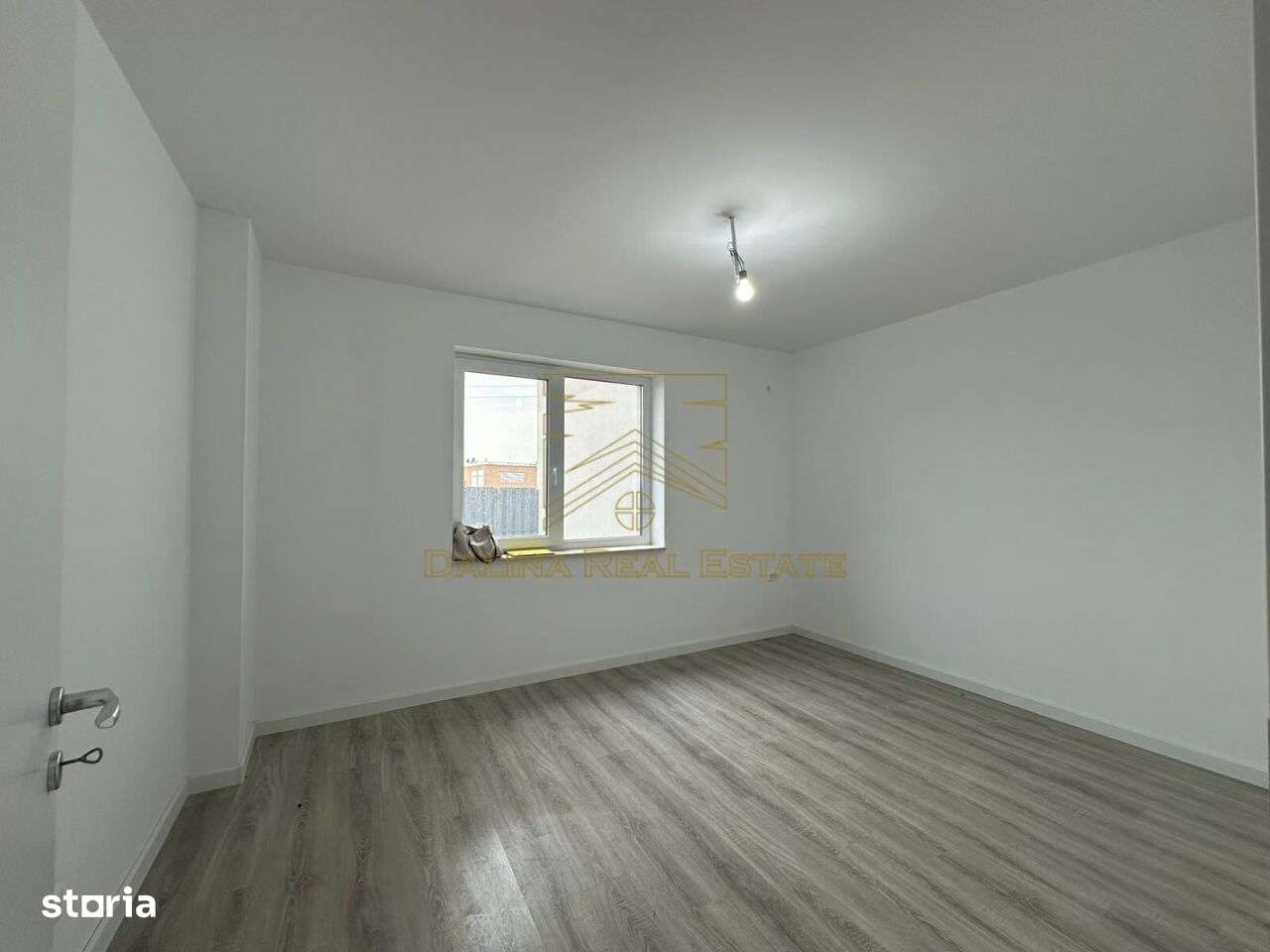 Vanzare 2 camere, 61 mp + gradina 85 mp, Sector 4-5
