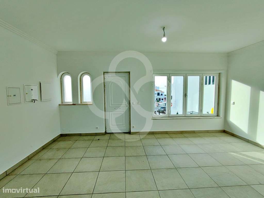 Moradia T3+1 geminada com muita luz e vista mar centro Ericeira - Grande imagem: 5/56