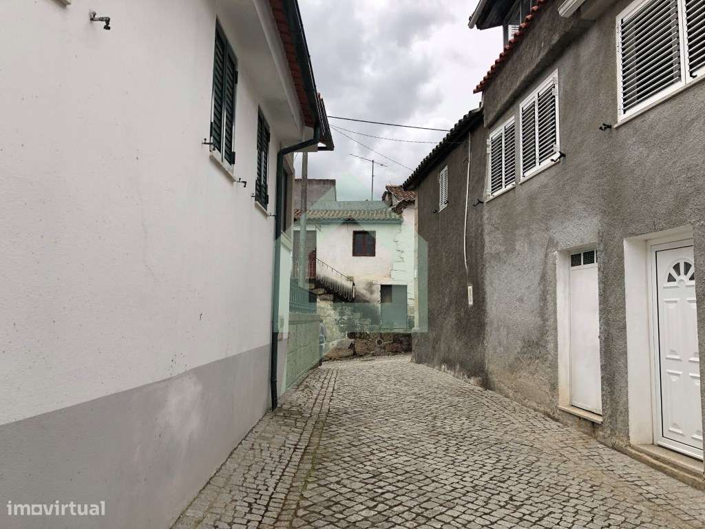 Casa para restauro no Centro de Sanfins, Valpaços - Grande imagem: 4/18