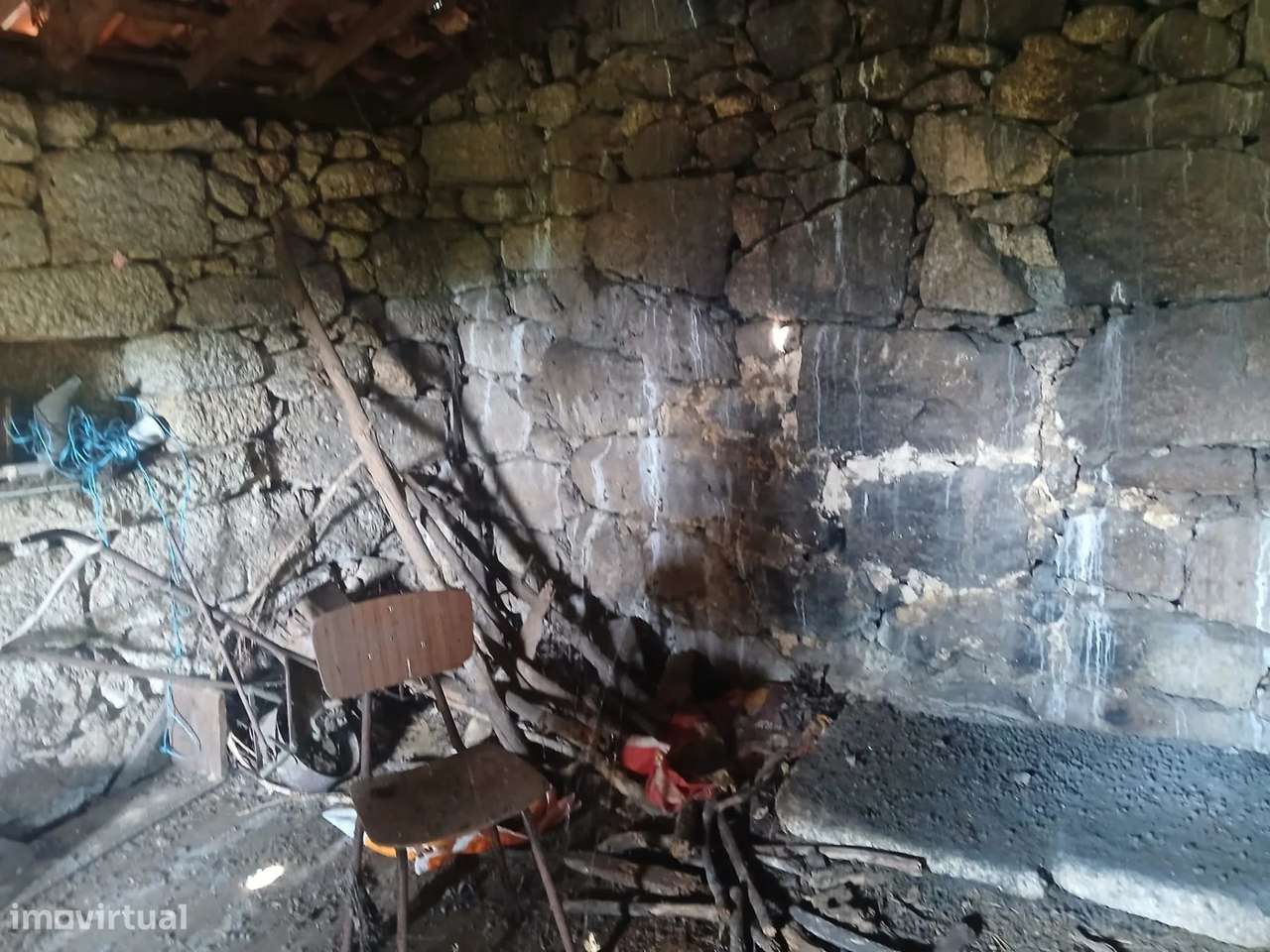 Terreno rústico com casa em pedra para recuperar – Soajo, Arcos de Val-10