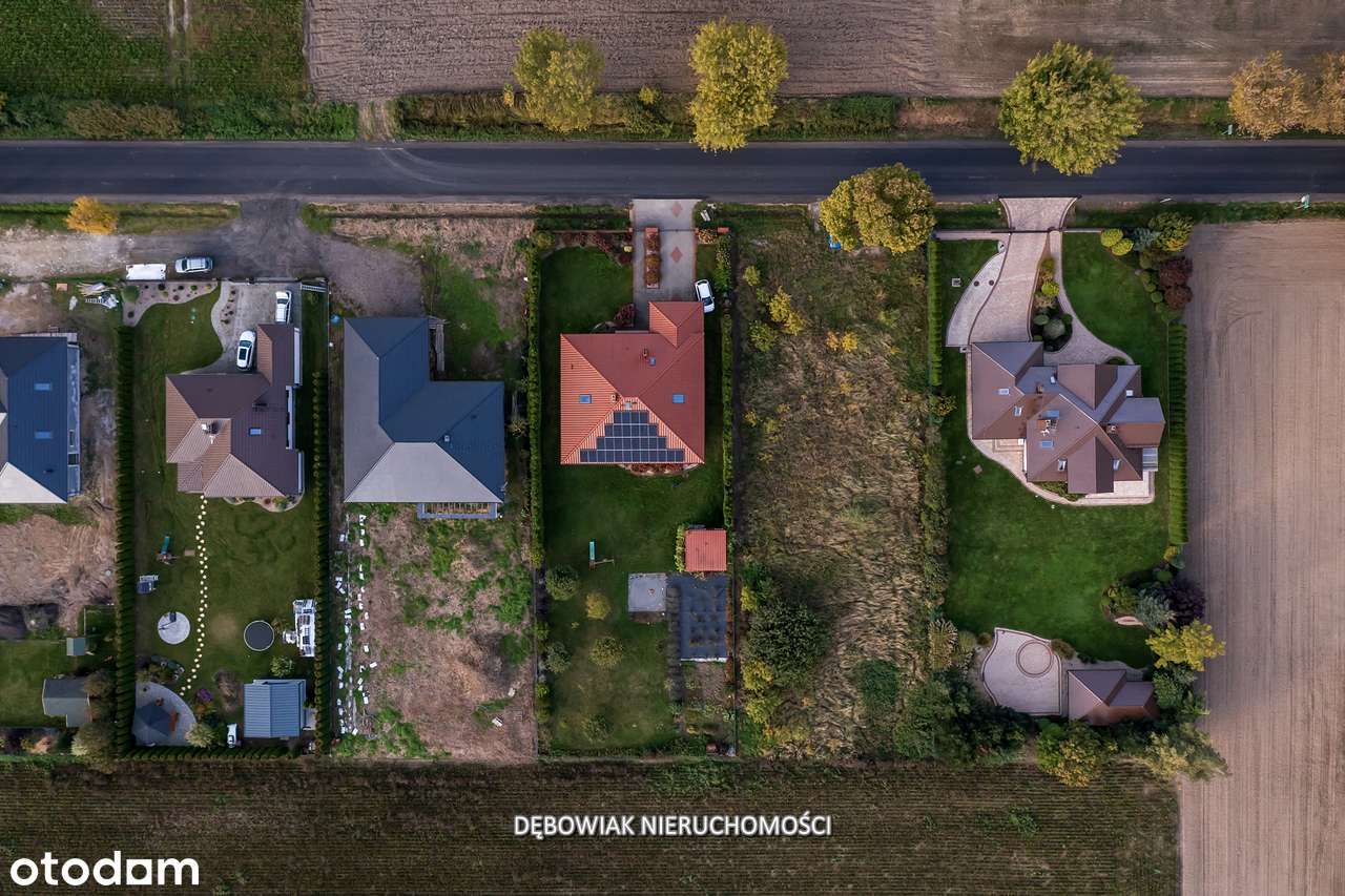 Obszerna działka budowlana-8