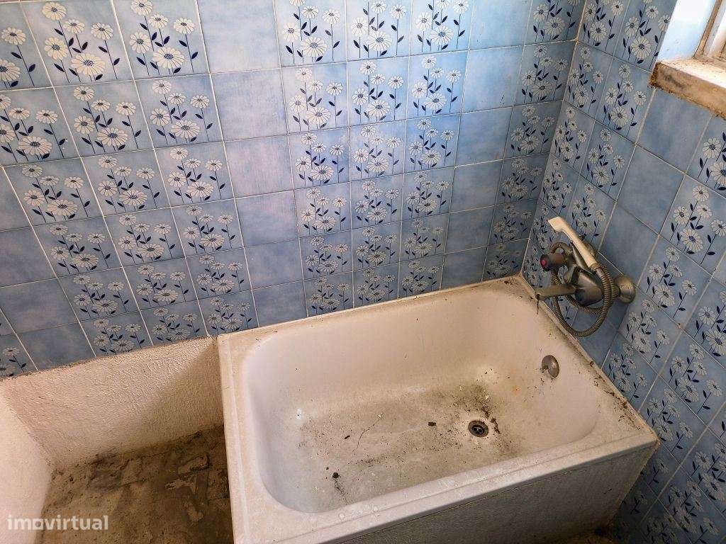 Apartamento T1 na Baixa da Banheira com grande potencial de valoriz...-16