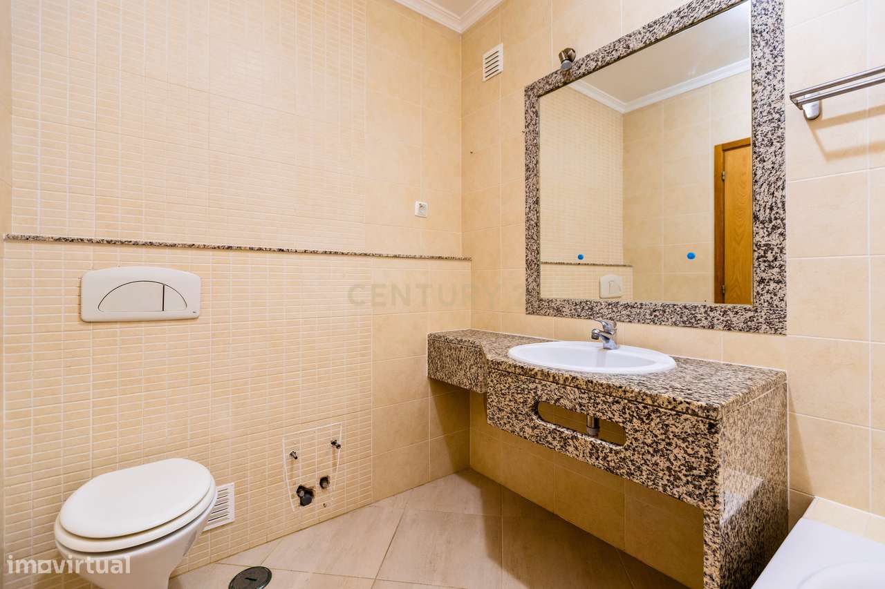 Apartamento Morderno T4 com Vista Mar, Elevador , Garagem e 166 m² em-19
