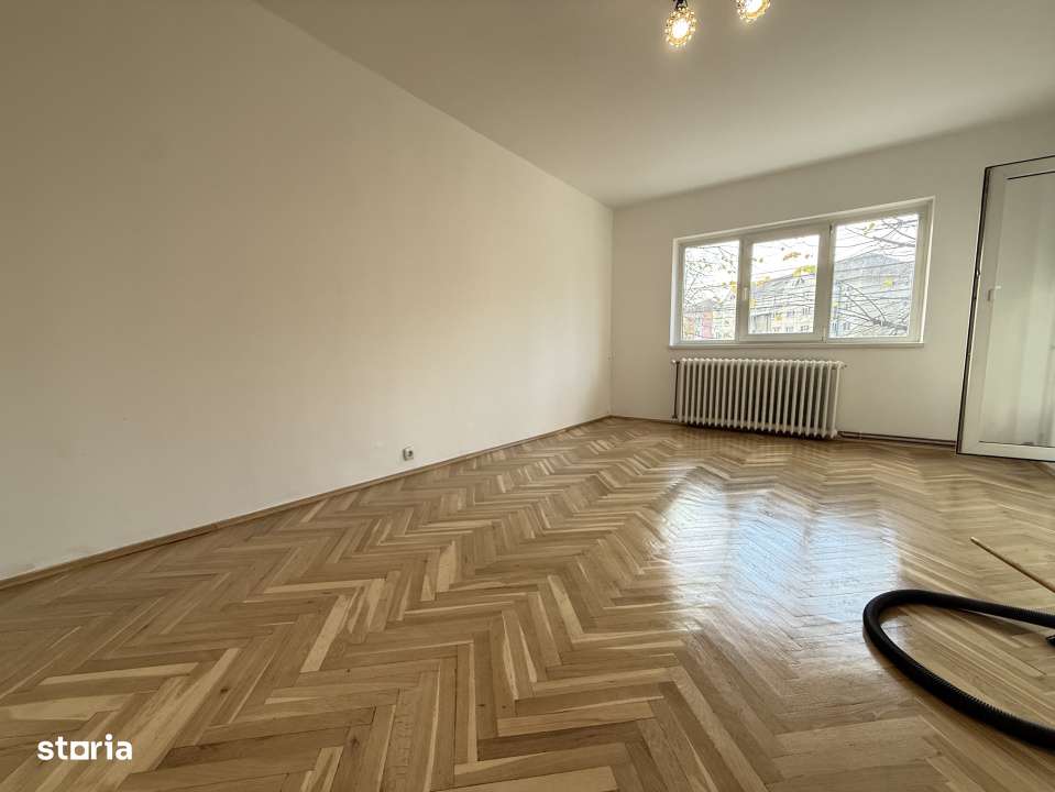 Apartament 3 camere, decomandat, etaj 1, cu 3 boxe si garaj - Baba Doc - Imagine principală: 4/9
