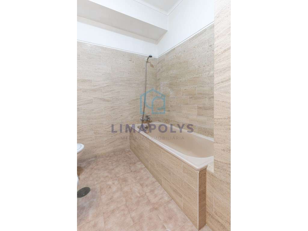 Apartamento T1 com terraço privado e vista de mar-10