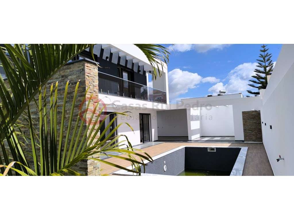 Moradia Isolada de dois pisos T4 com Piscina e Pérgula, Azeitão - Grande imagem: 2/60