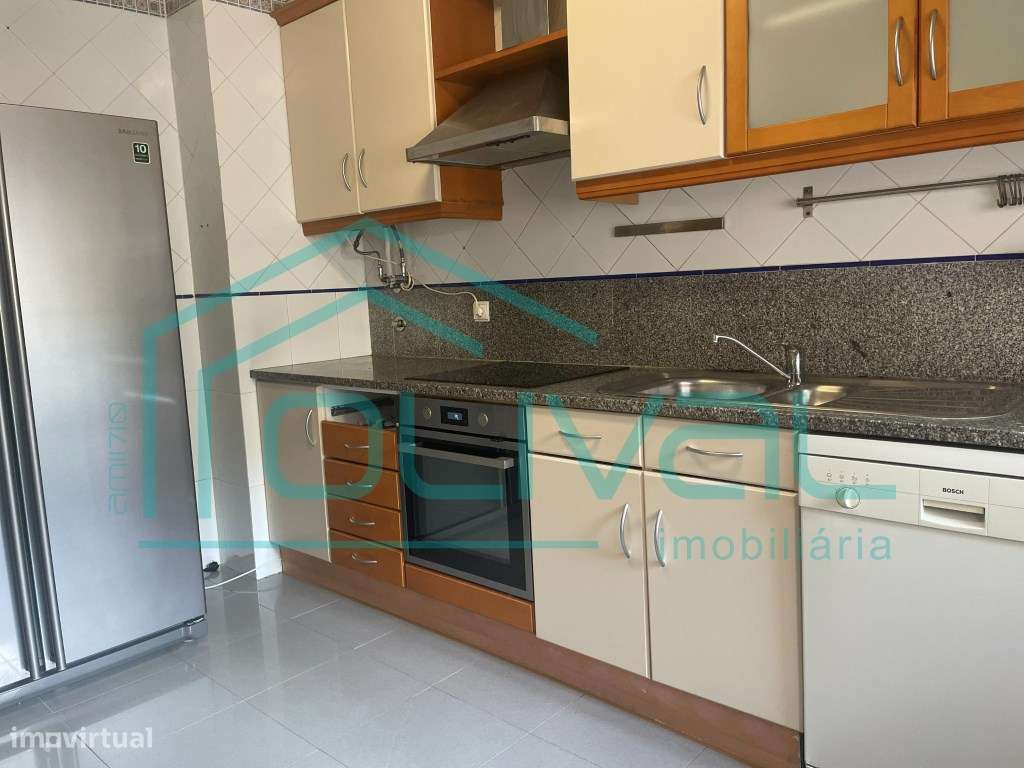 Apartamento T3 com parqueamento e arrecadação na 2ª Fase da Qta. Pi...-6