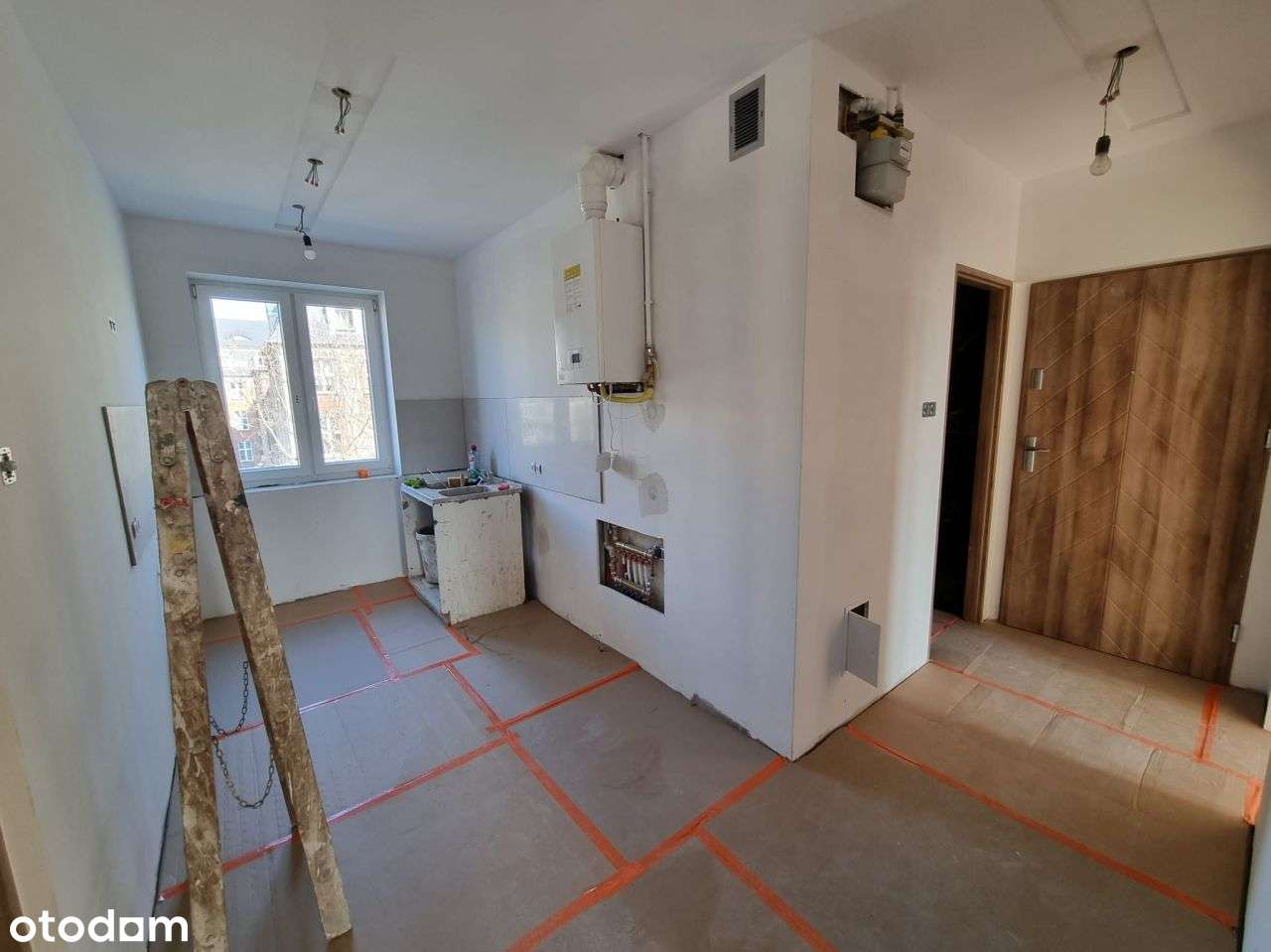 trzy pokoje, balkon, po generalnym remoncie, Aleja-9