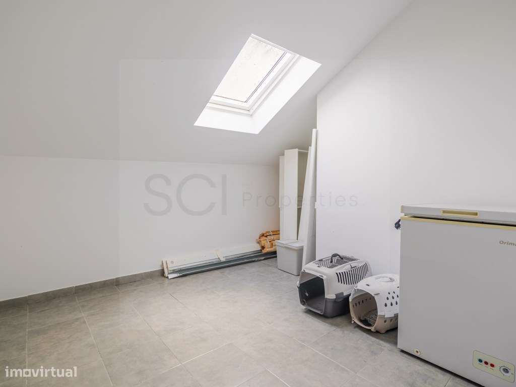 Apartamento T2 Garagem e Arrecadação Sobreda-32