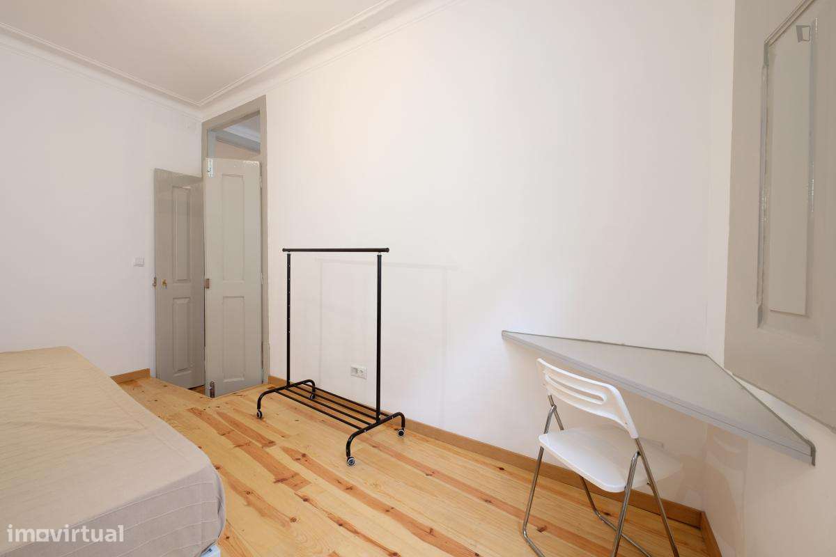 Quarto - localizado em Baixa Coimbra - Grande imagem: 2/10