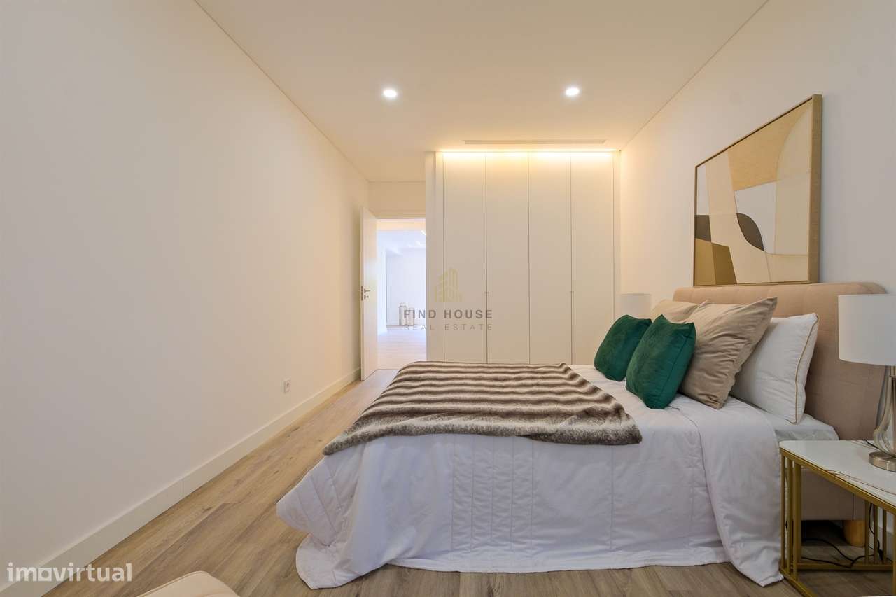 Moradia T4 de Luxo Totalmente Remodelada na Herdade da Aroeira-26