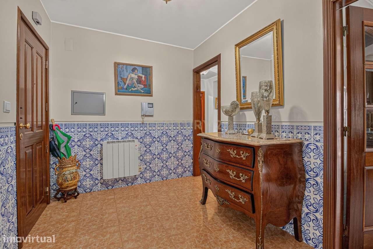 Fantástico APARTAMENTO T3 no #CENTRO de# BRAGANÇA!!!- AVENIDA SÁ CARNE-1