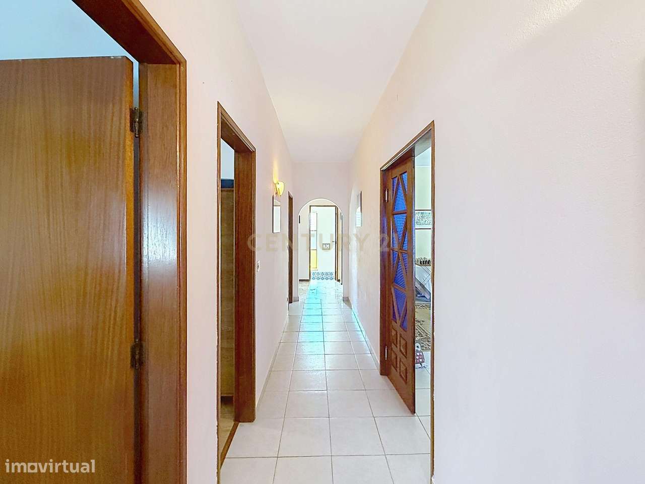 Moradia Espaçosa com 5 Quartos, Garagem Dupla e Vistas Deslumbrantes s-5