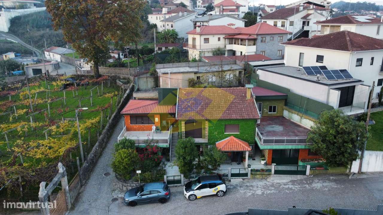 Moradia T4+T1 em Felgueiras (Centro da cidade)-4