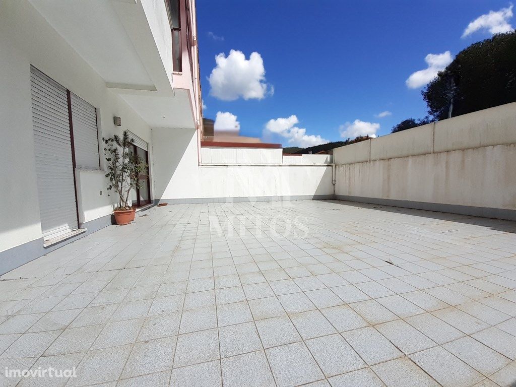 Apartamento T3 com terraço ao nível