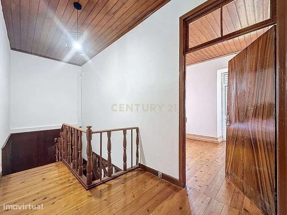 Moradia Única na Vila da Povoação – Um Verdadeiro Miradouro!-12