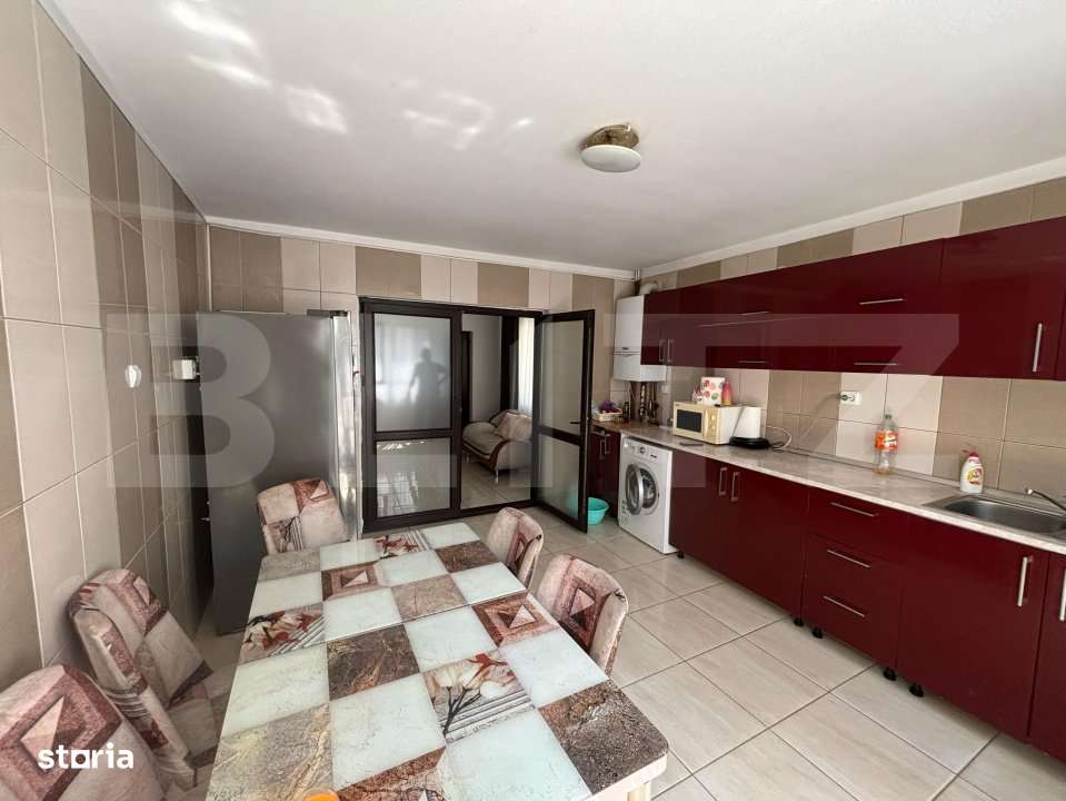 Casa de vanzare cu 5 camere, 200 mp, zona Micro 3 - Imagine principală: 4/19