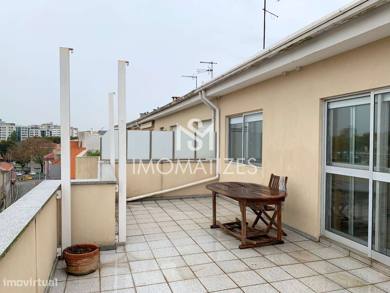 Apartamento T3 com Garagem e Terraço – Ramalde, Porto-15