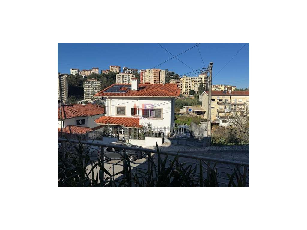 VENDE-SE MORADIA T4+1 COM PISCINA AQUECIDA E GARAGEM.-10