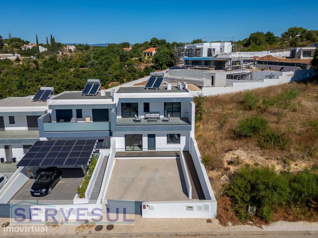 Moradia Moderna com Piscina e uma vista magnifica para o Campo de G...-42