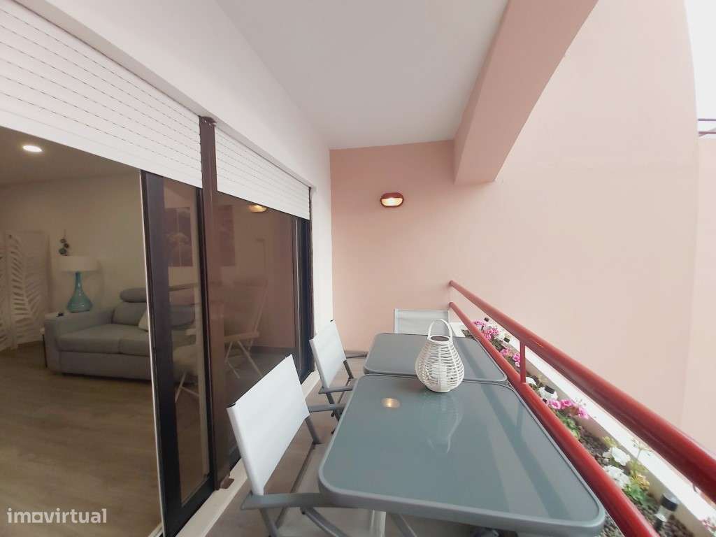 T2 remodelado em condomínio com piscina e campo de ténis-35