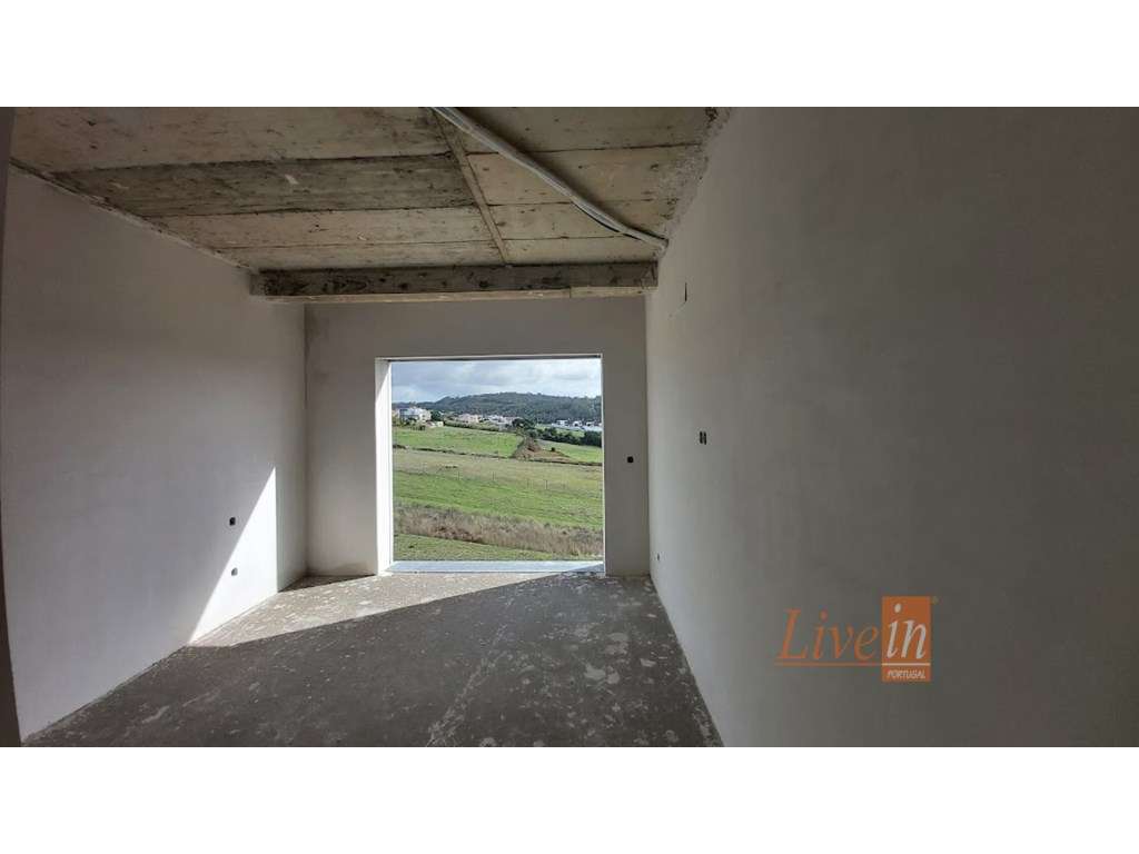 Moradia T4 Nova com Piscina e Jardim em Condomínio Privado em Mafra-27