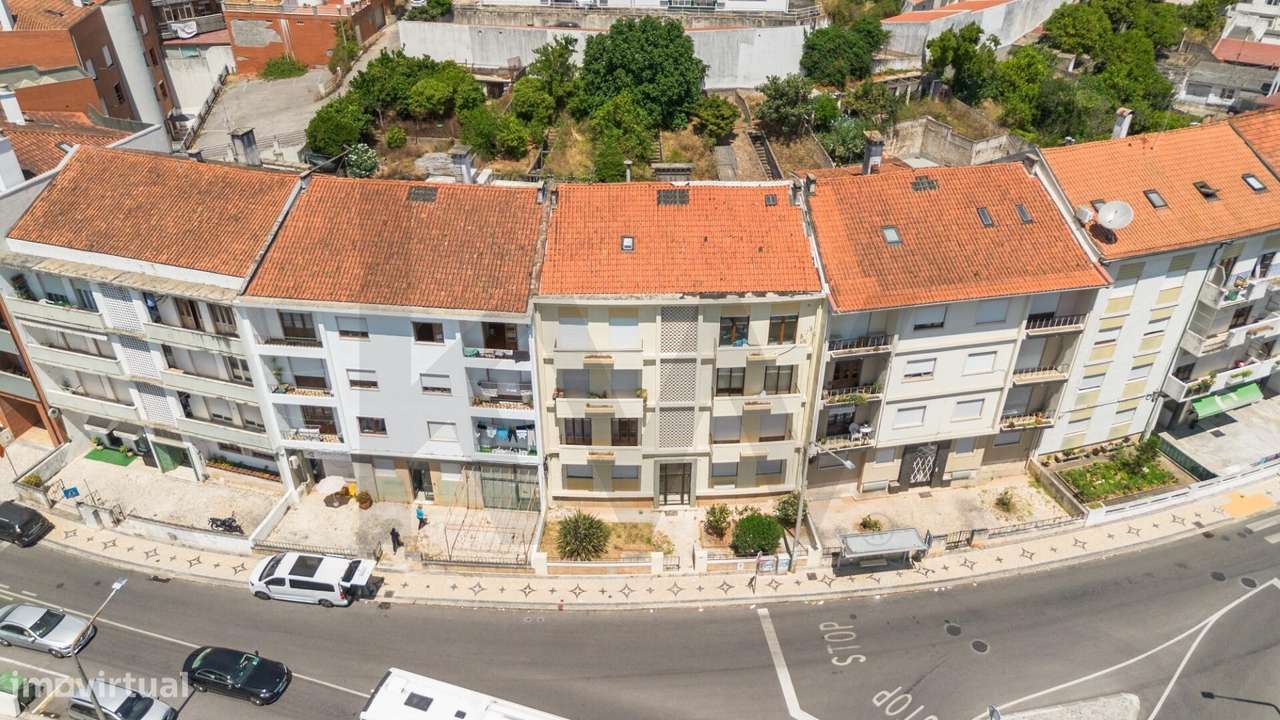 Apartamento T2 Transformado em 3 Estúdios – Bairro Norton de Matos, Co-10