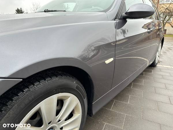 BMW Seria 3 320d DPF Touring - 13