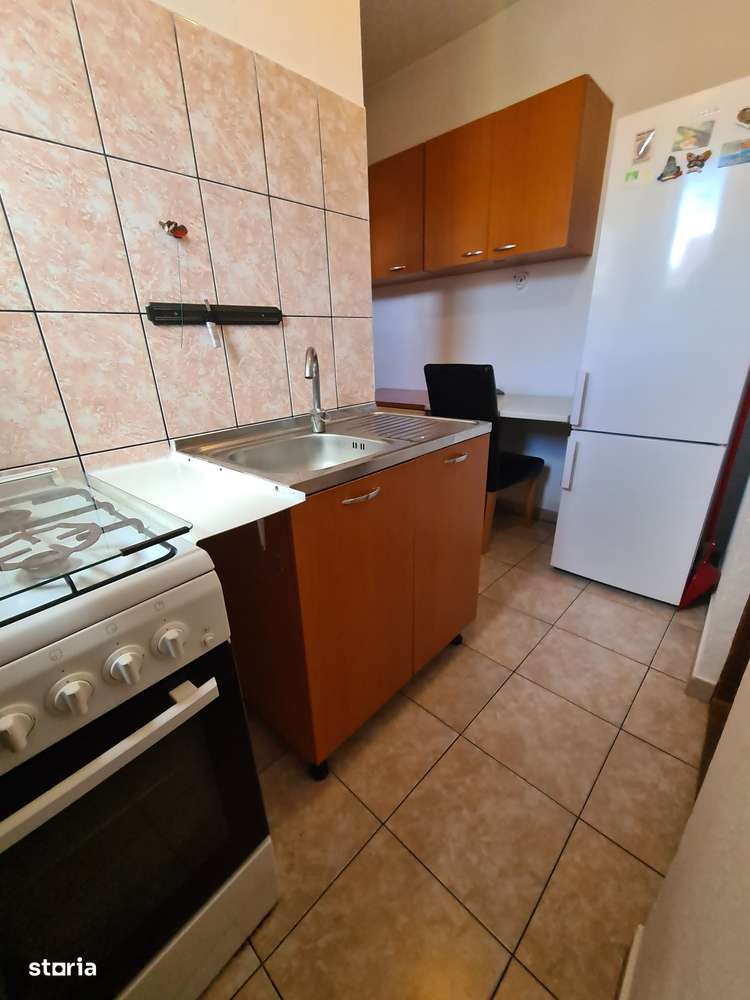 Inchiriez garsoniera la aleea parcului cu priveliste la padure - Imagine principală: 5/8