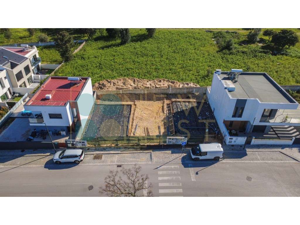 Moradia T4 moderna nas Casas da Quinta, Palmela | Jardim, luz natur...-17