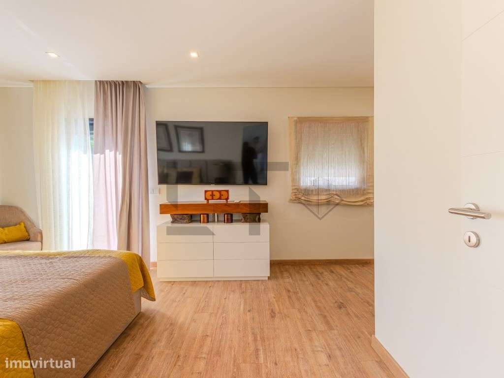 Fantástica Moradia T4 Moderna com Vista Mar, Jardim e Estacionament...-27
