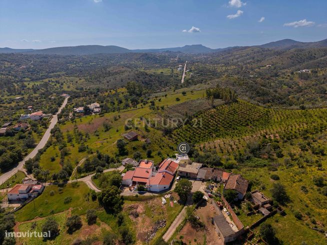 Moradia Tradicional Algarvia com Anexo e Terreno Amplo em Casa Branca,-40