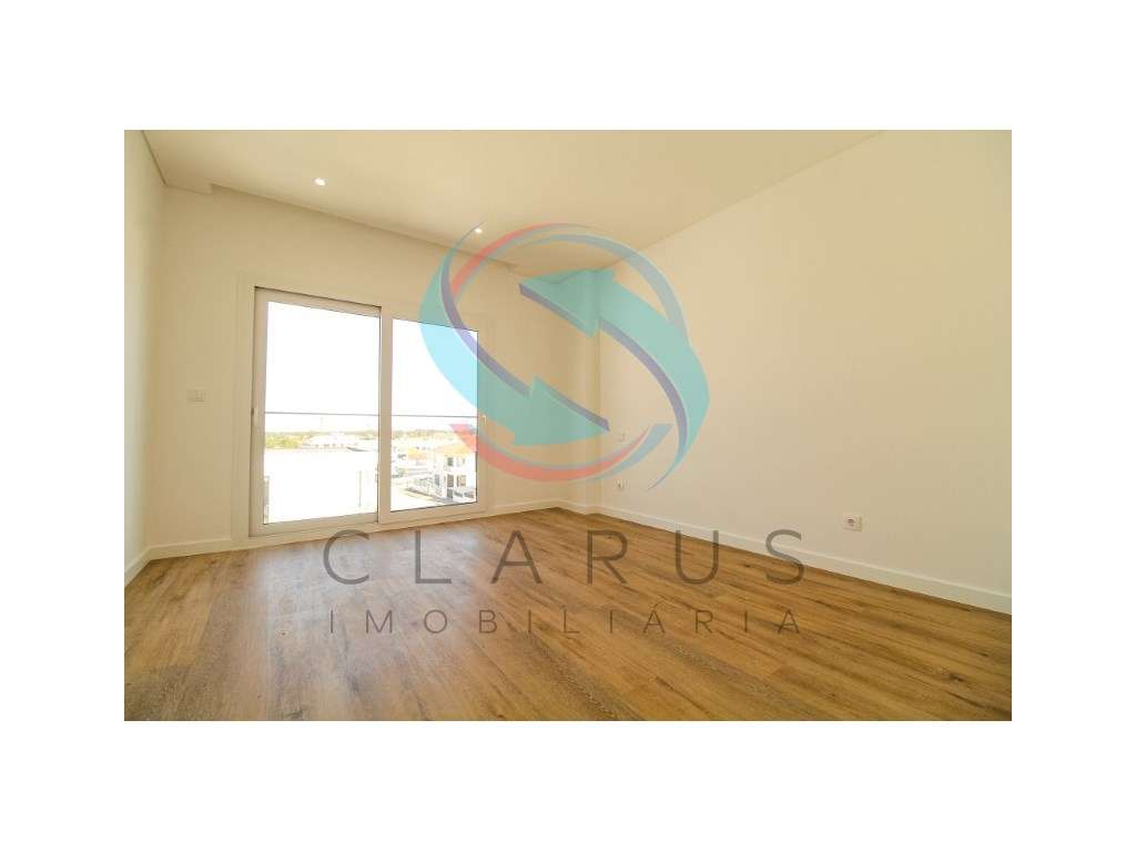 Moradia geminada em Vale de Milhaços-23